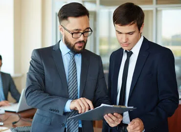Provides expertise on legal matters and compliance. - 球探体育